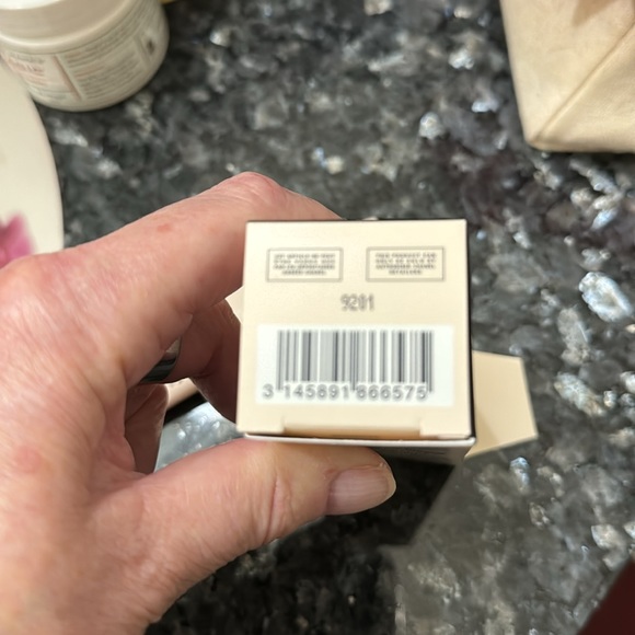 SOLD—Chanel Les Beiges Winter Glow Frosty White - Picture 4 of 4